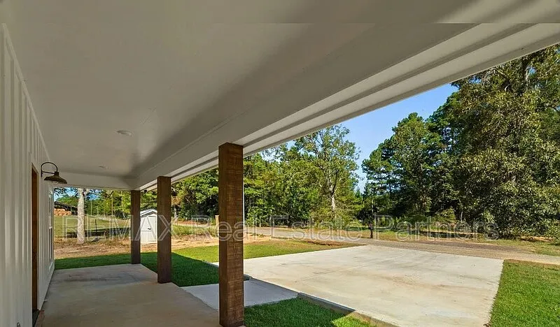 3 bed, 2.0 bath, 1350 sqft, $1,850 — Photo 4