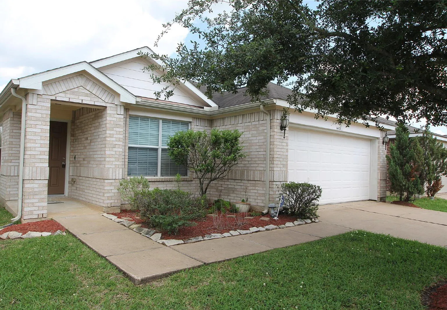 3 bed, 2.0 bath, 1645 sqft, $1,800 — Photo 1