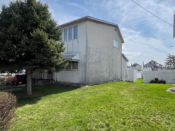 4th image of 220 Moosic Rd