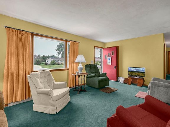 5th image of 152 Brenton Dr