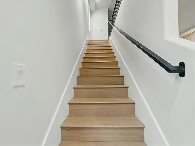 8234 Blackburn Ave #1/2 — Photo 11
