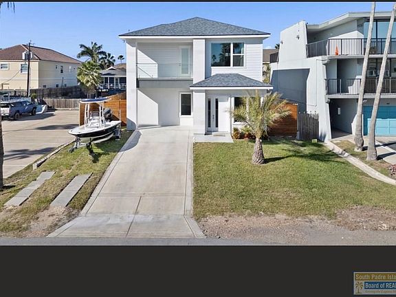 3rd image of 104 Pompano St