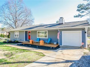 654 N Poplar St, Walhalla, SC 29691