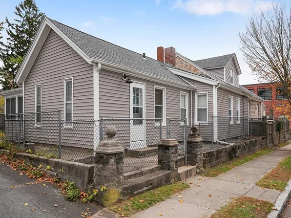 323 Maxfield St, New Bedford, MA 02740