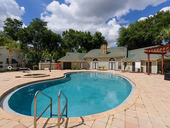 5th image of 6016 Westgate Dr APT 204