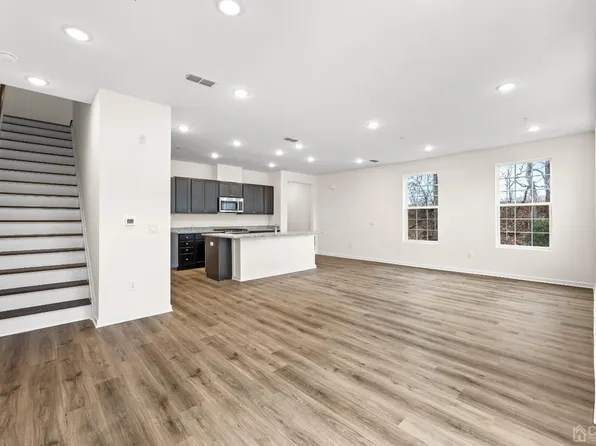 86 Depot Way, Dunellen, NJ 08812