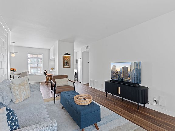 5th image of 300 Crockett St APT 310