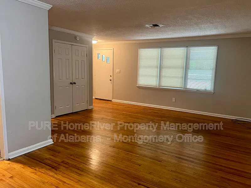 3 bed, 2.0 bath, 1242 sqft, $1,115 — Photo 2