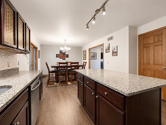 5th image of 213 Yarrow Hill Dr
