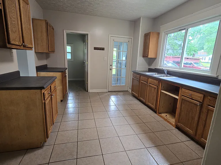 260 W Harrison St — Photo 4