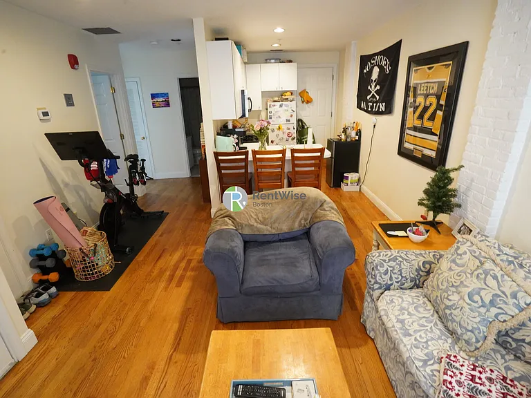 550 E 3rd St #1 — Photo 5