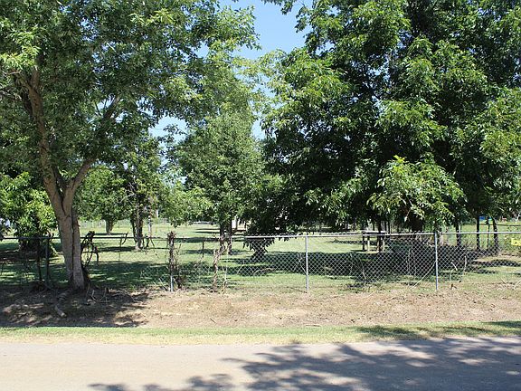 3rd image of 204 Browning Dr