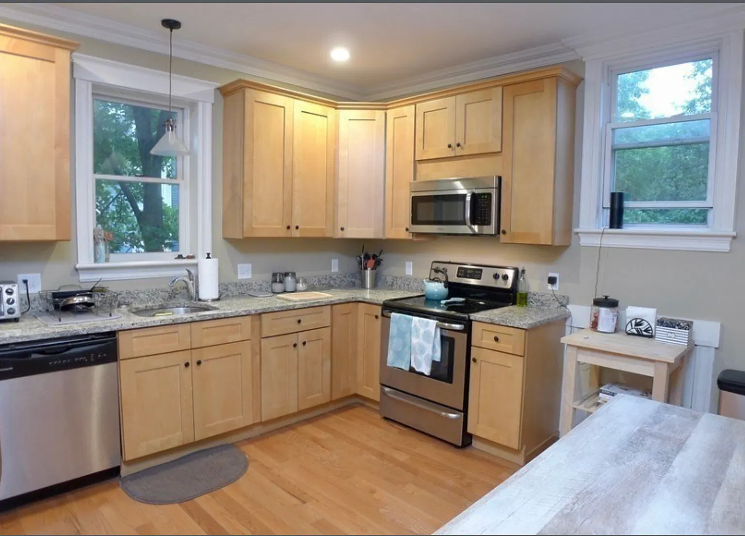 3 bed, 1200 sqft, $3,000 — Photo 2
