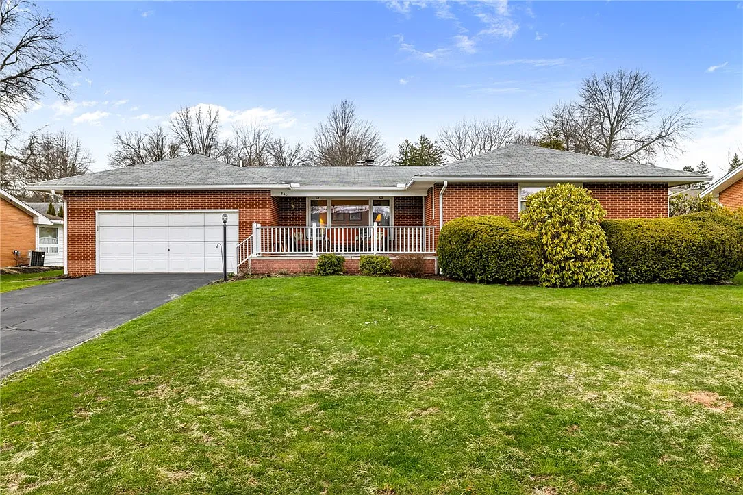 840 W Garrett St photo 1