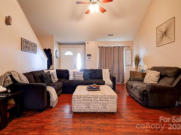 5th image of 6015 Bradford Ct