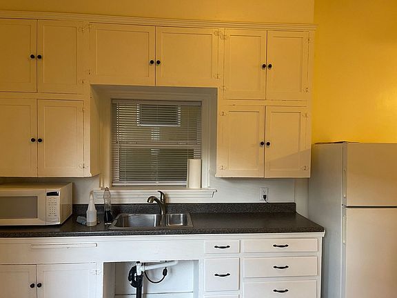 4th image of 127-135 Almond St #127-3