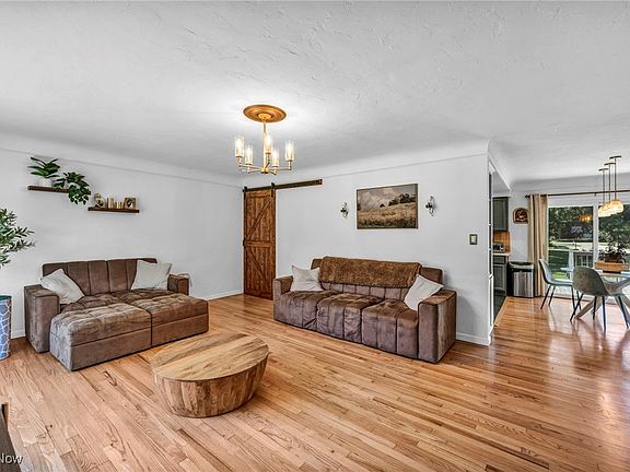 4th image of 8282 Fairlane Dr