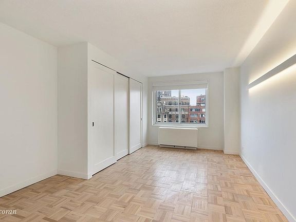 5th image of 2039 Broadway #22G