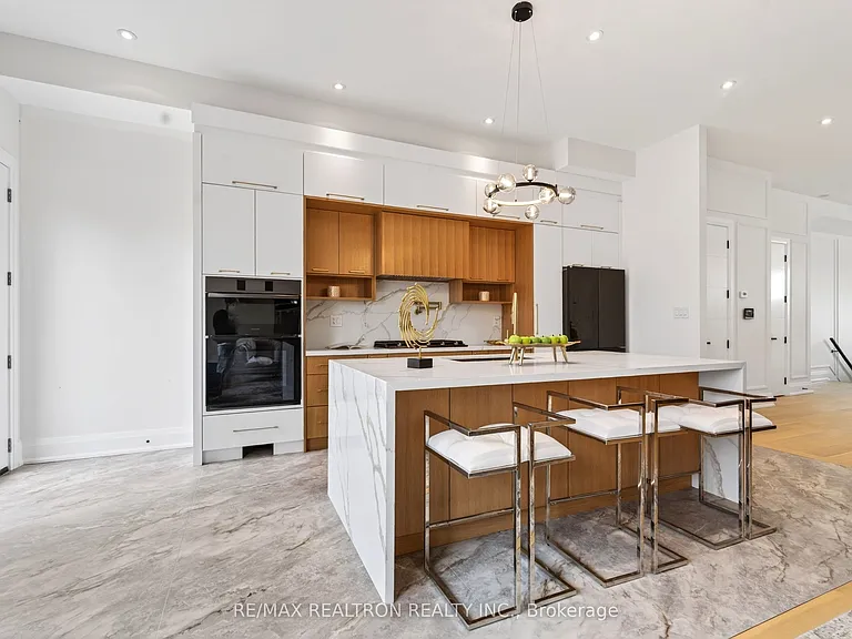 792 Midland Ave — Photo 17