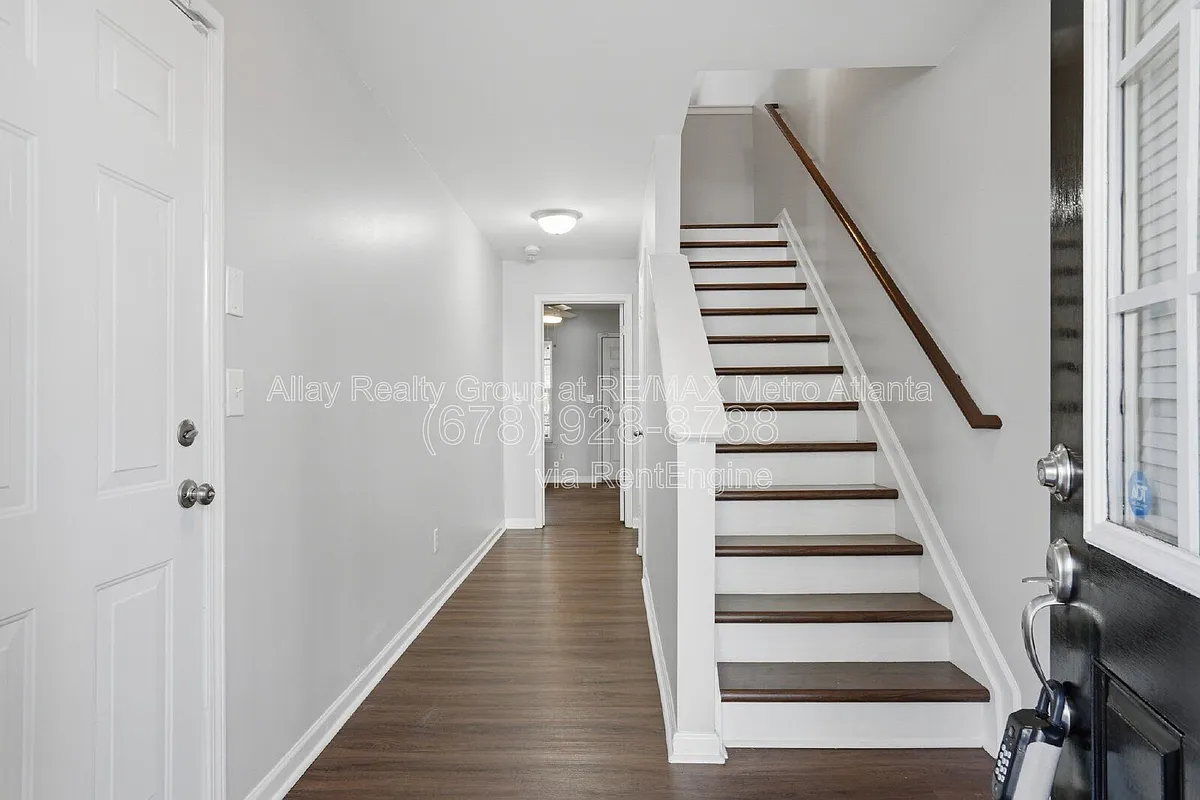 Building Photo - 648 Providence Pl SW #37