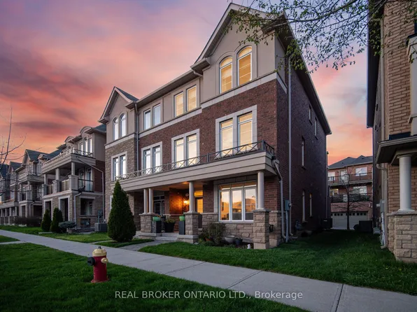 3077 Preserve Dr, Oakville, ON L6M 0W7
