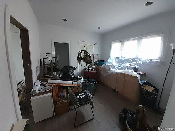 4th image of 12558 Wilshire Dr