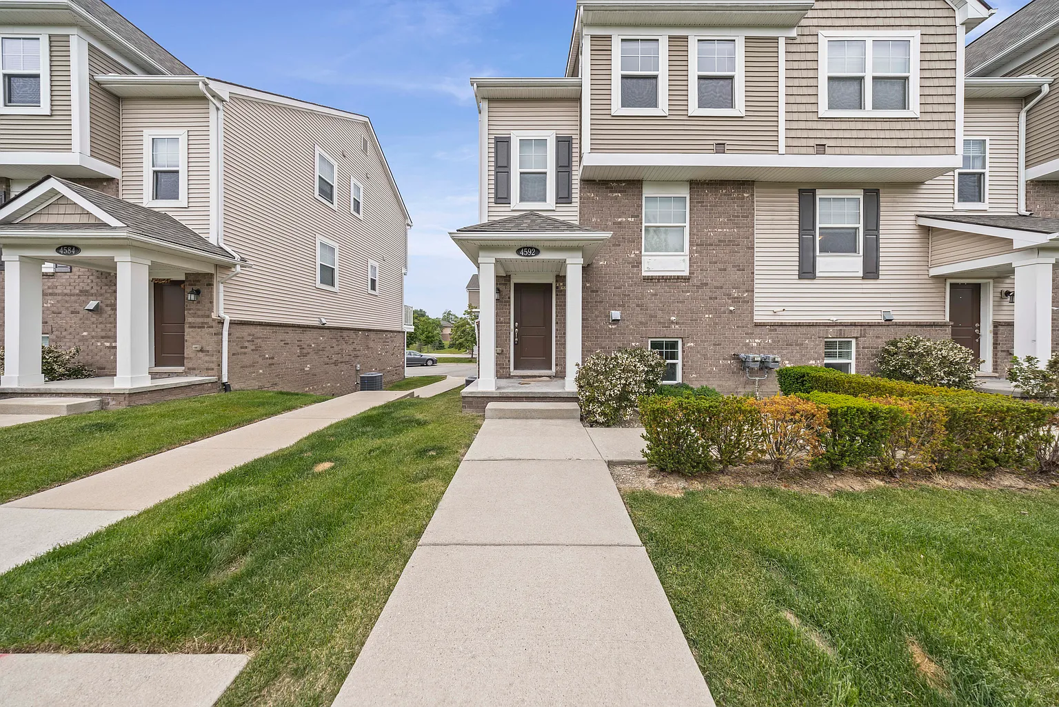 4592 Bradley Cir photo 1