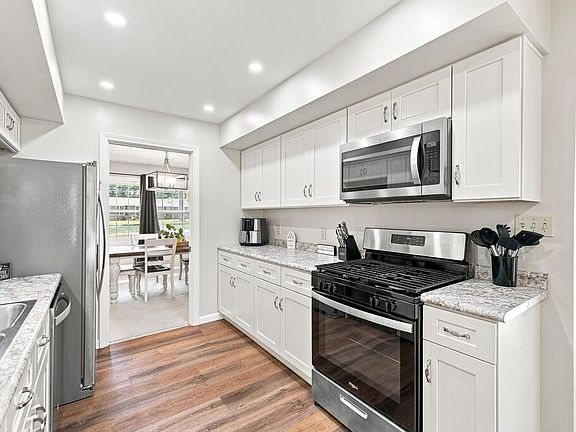 3rd image of 486 Birchlawn Blvd