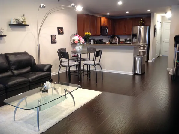 106 Legato Dr, Walled Lake, MI 48390