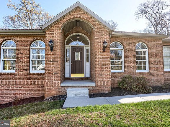 4th image of 68 Knollwood Ln