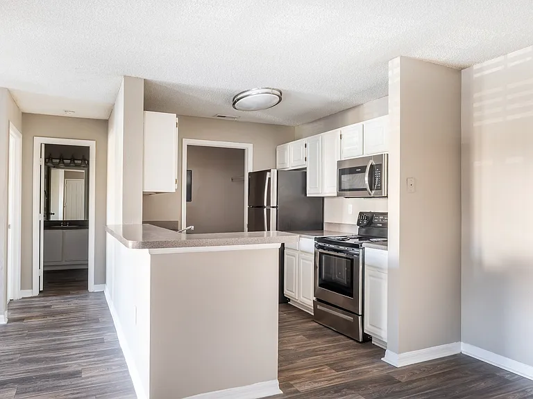 Galleria Park Apartments — Photo 17
