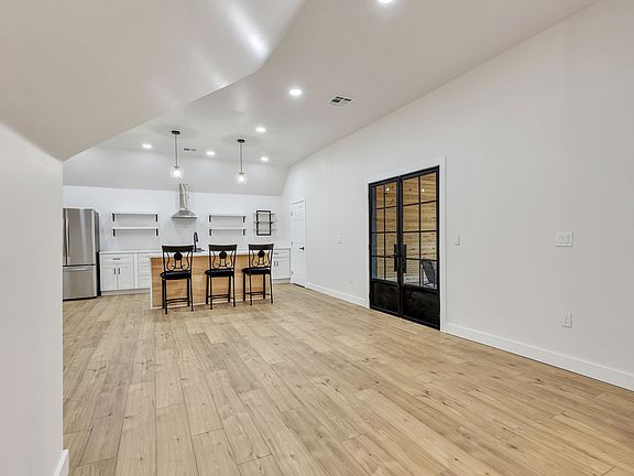 Open living area with plenty of space