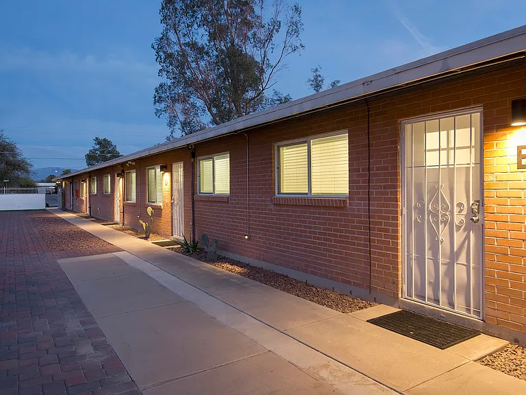 1423 N Venice Ave — Photo 22