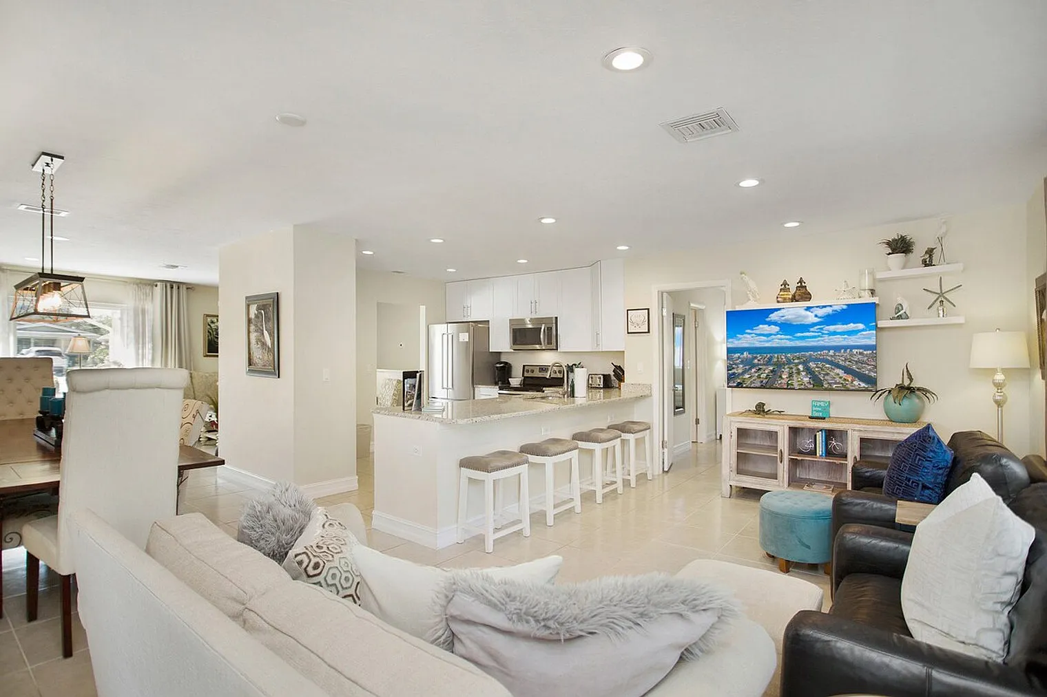 4 bed, 2.0 bath, 1840 sqft, $9,604 — Photo 2