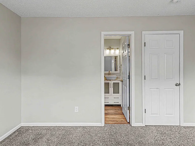 103 Meadowbrook Ln #1 — Photo 16