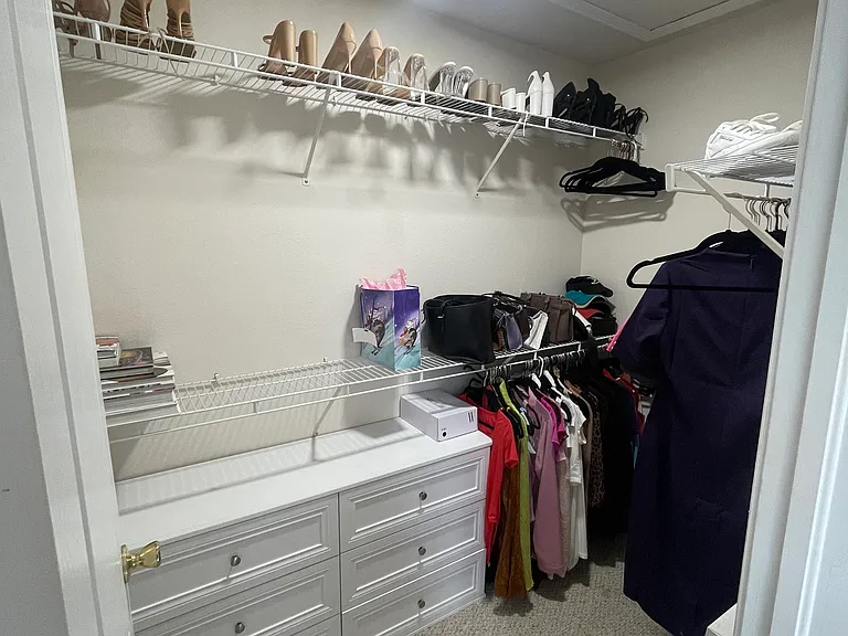 1042 Vista Cay Ct — Photo 11