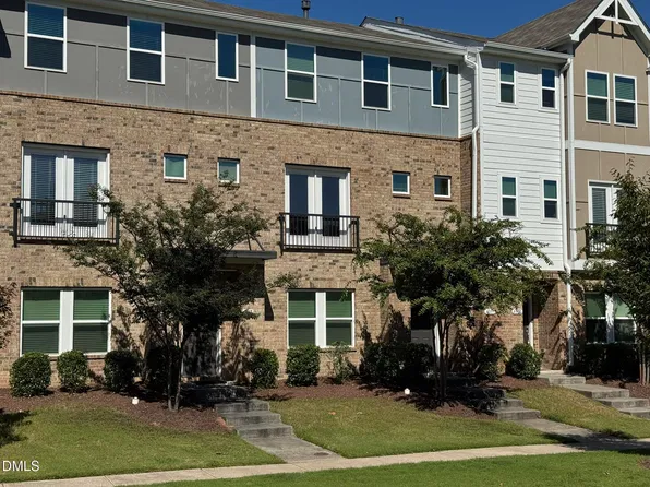 1046 Salt Glaze Ln, Cary, NC 27519
