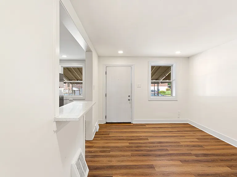 2405 S 57th St — Photo 4