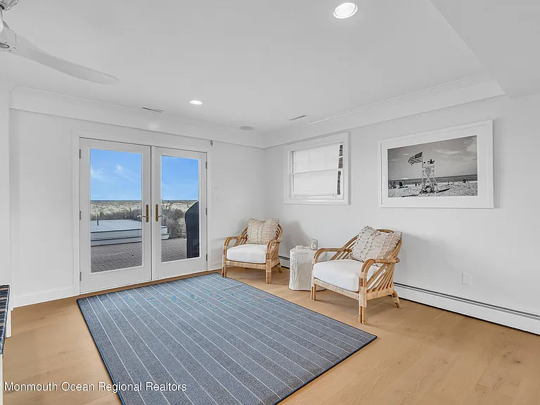 706 Morven Ter — Photo 46