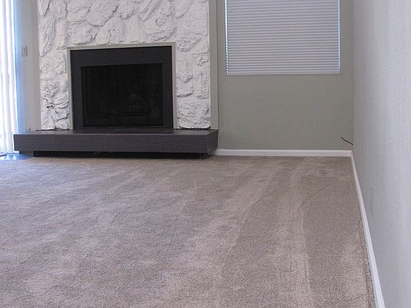 Living room & gas fireplace