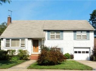 2081 Ambrose Ct, Baldwin, NY 11510