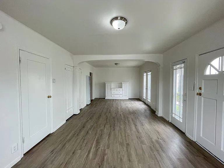 1450 W 39th St — Photo 15