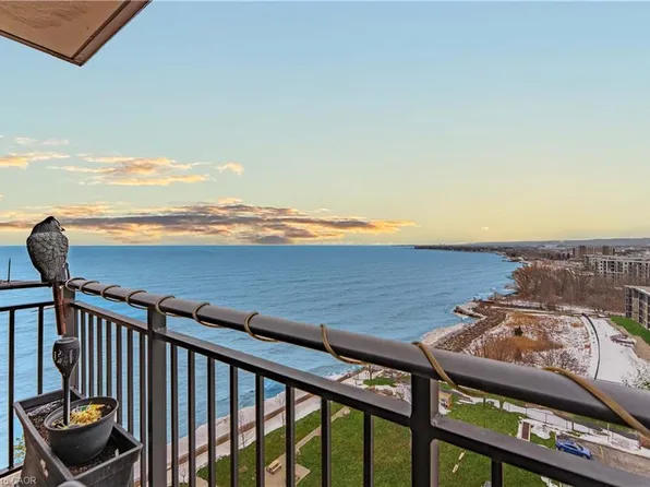 500 Green Rd #1406, Hamilton, ON L8E 3M6