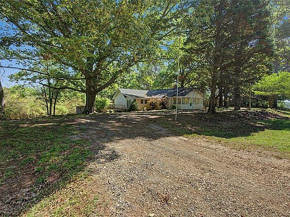 5th image of 1055 Millertown Rd