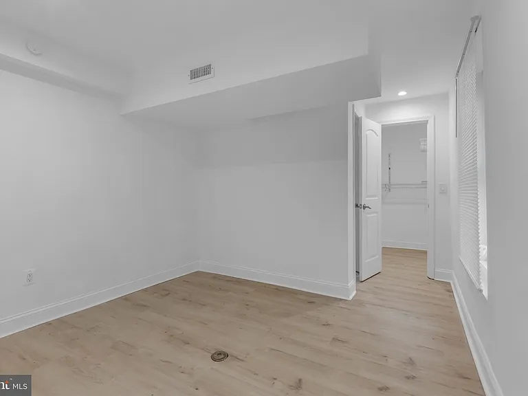3284 Annandale Rd — Photo 35