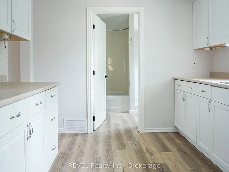 389 Glendale Ave — Photo 20