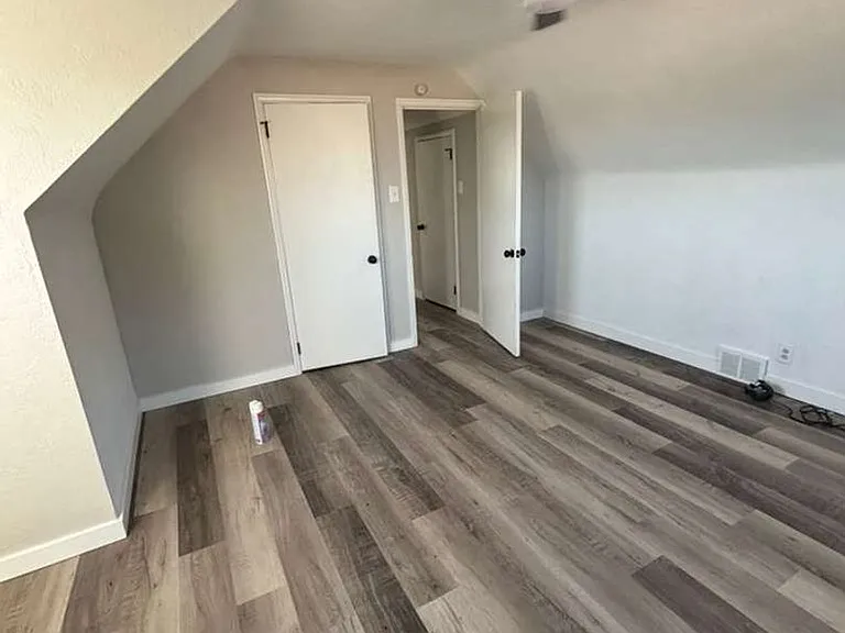 1221 Graham Ave — Photo 14
