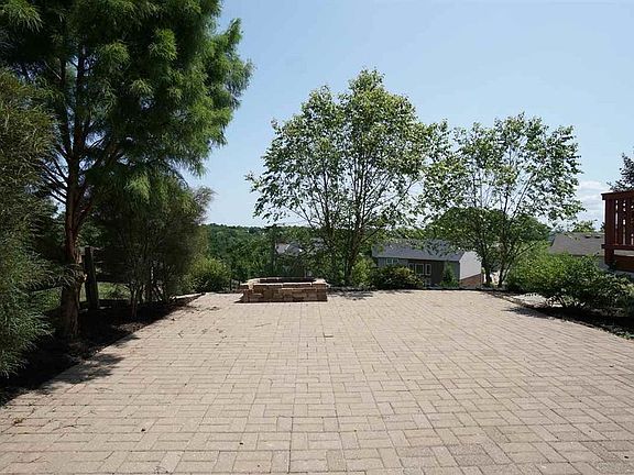 5th image of 12 Broadfield Ct