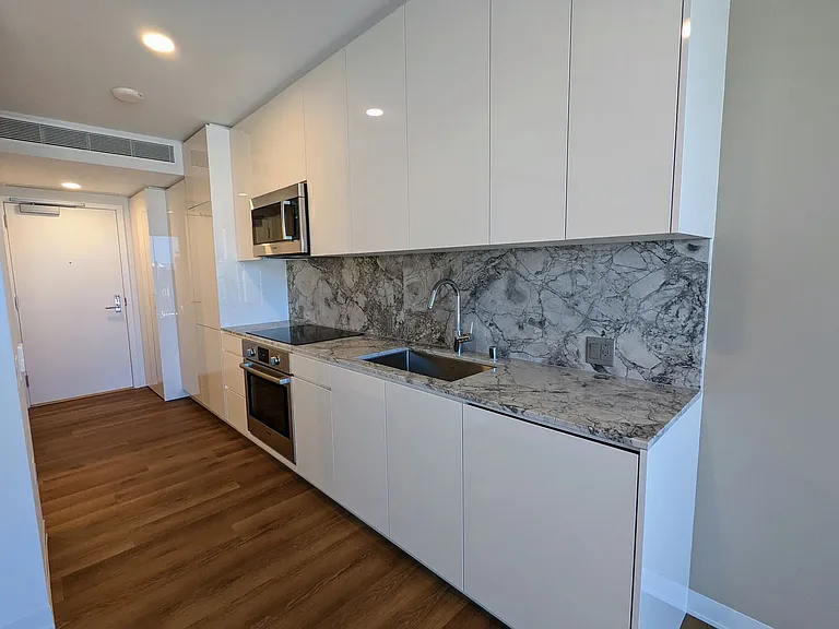987 Queen St #3109 — Photo 2