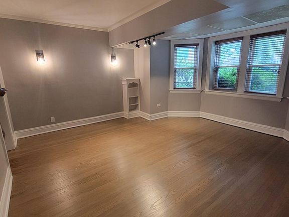 5th image of 7348 Lake St